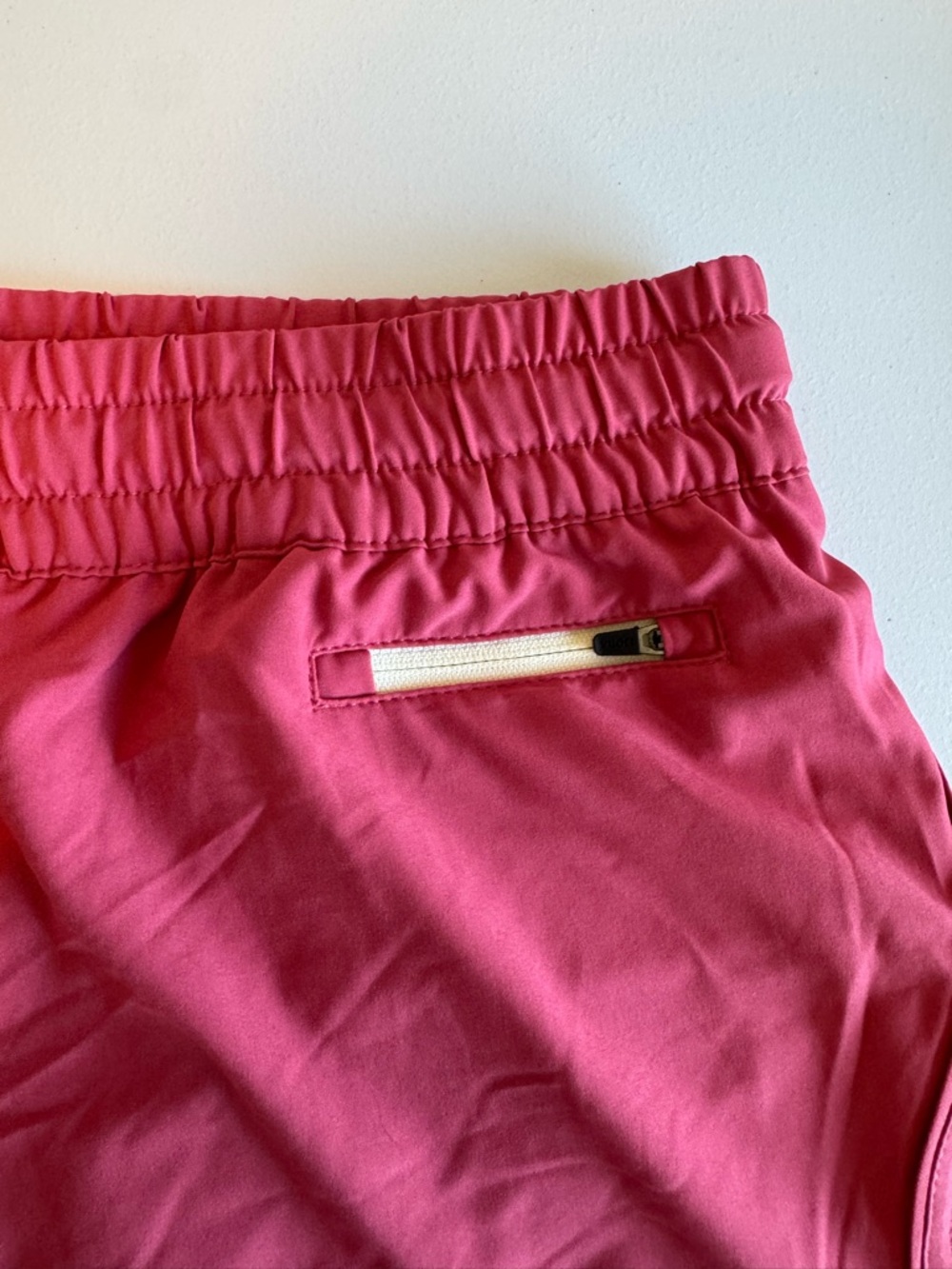 Vuori Women's Clementine 2.0 Athletic Shorts Size XL - Picture 2 of 7